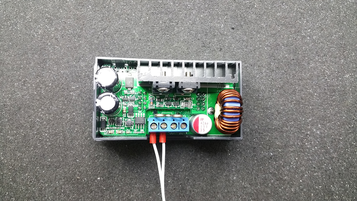 Digitální nastavitelný zdroj 32V 5A do panelu