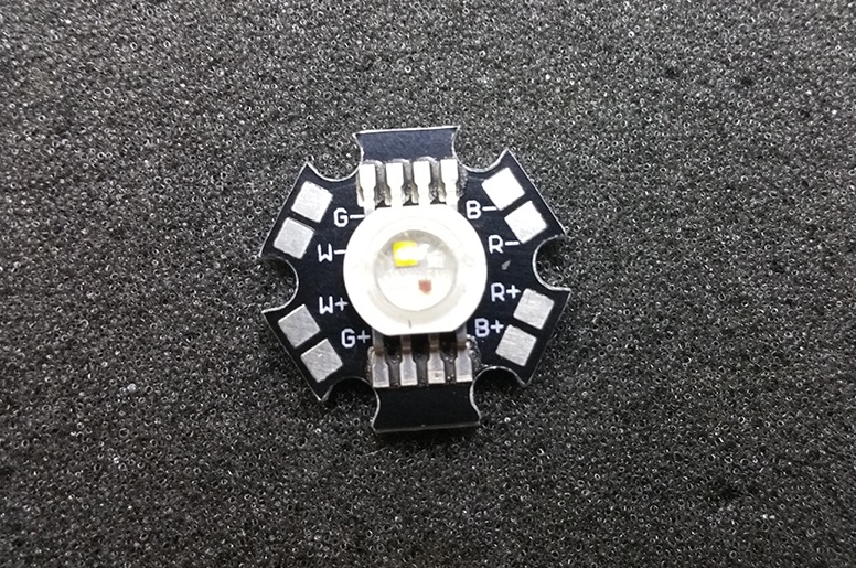 4W RGBW LED barevná + bílá, na podložce