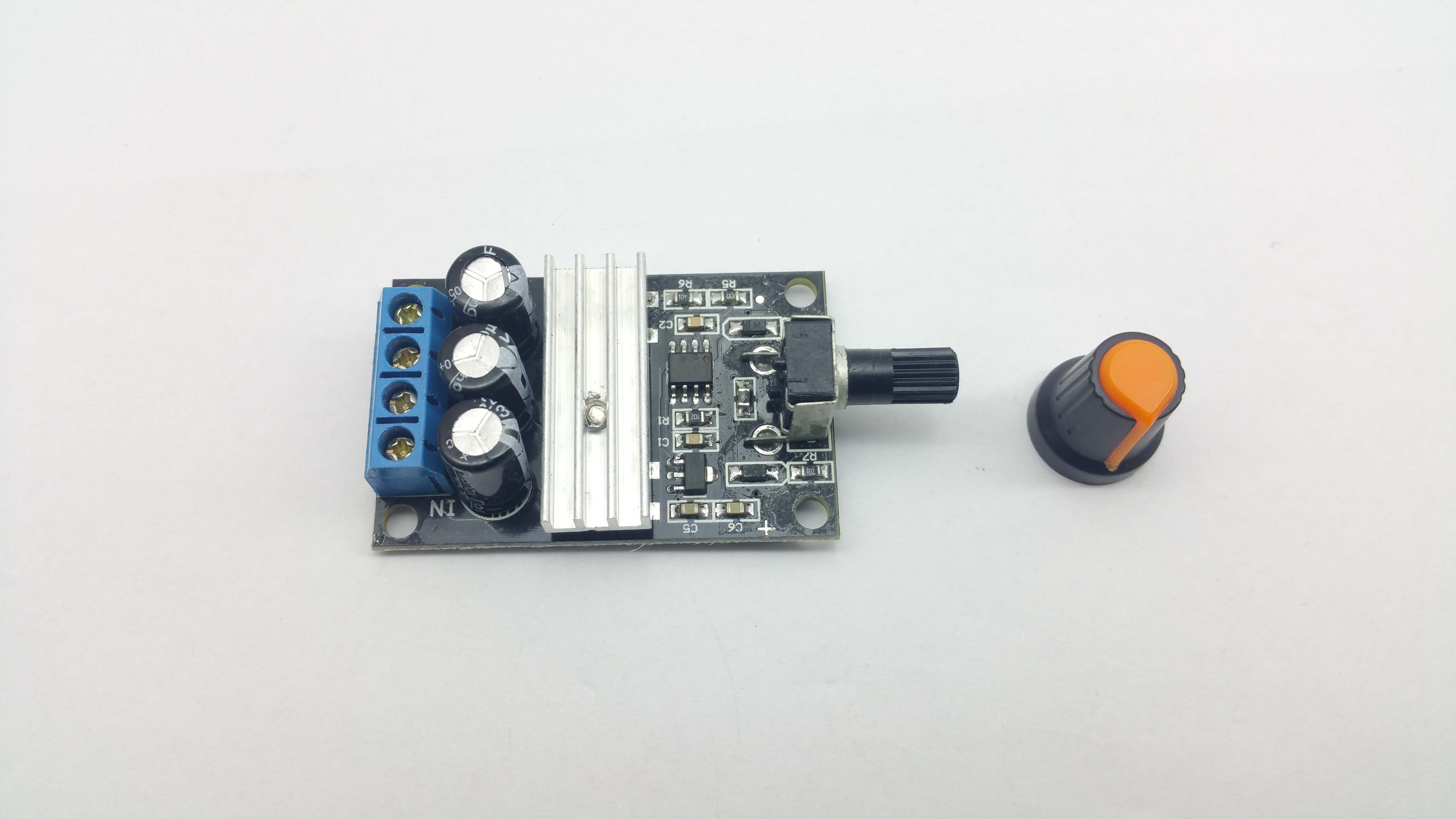 PWM generátor pro řízení otáček DC motoru 3A