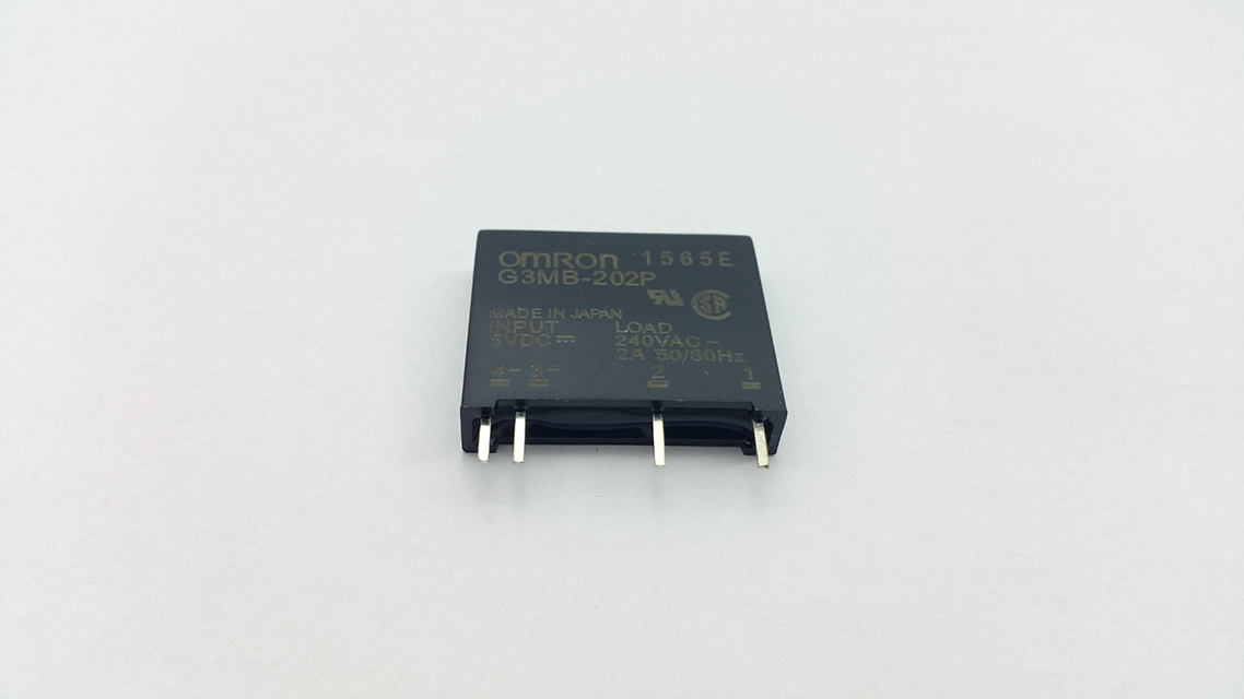 SSR Relé součástka 5V výstup 240VAC 2A