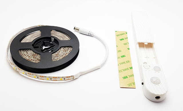 LED pásek s nastavitelným PIR spínačem na baterie 2m