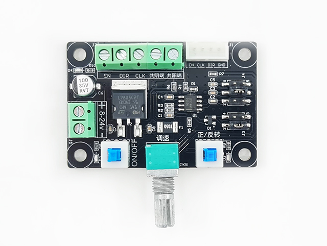 Generátor signálu pro driver krokového motoru